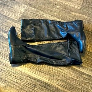 women’s black boots